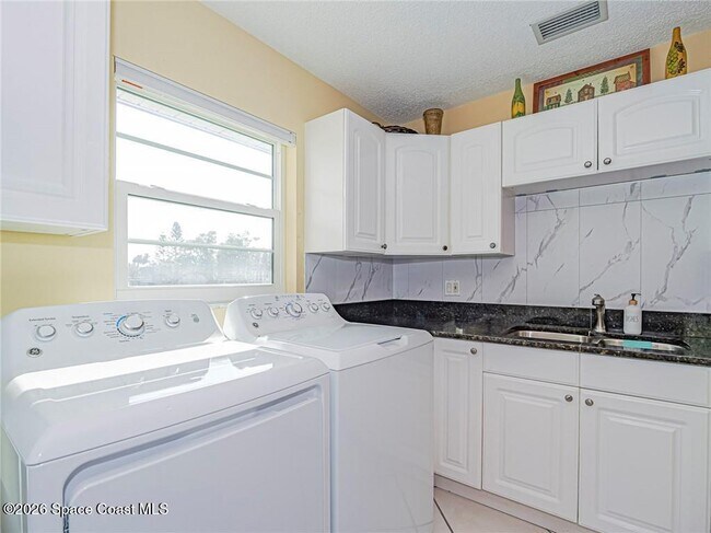 Building Photo - 11 Vista Palm Ln