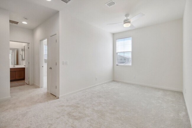 Building Photo - 21283 E Swan Dr