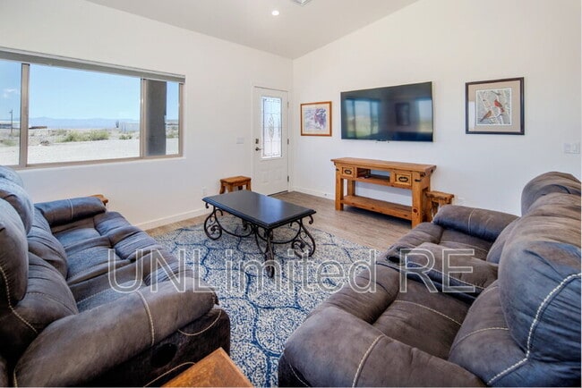 Building Photo - 7756 Sierra Vista Dr