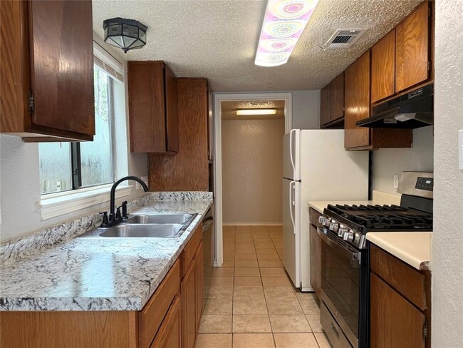 Building Photo - 6497 Hart Ln