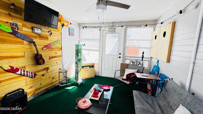 Building Photo - 921 N Wild Olive Ave