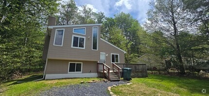Building Photo - 3 Bedroom 1 Bath Contemporary in Amenity F...