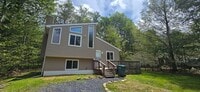 Building Photo - 3 Bedroom 1 Bath Contemporary in Amenity F...