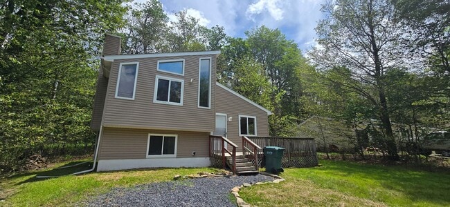 Primary Photo - 3 Bedroom 1 Bath Contemporary in Amenity F...