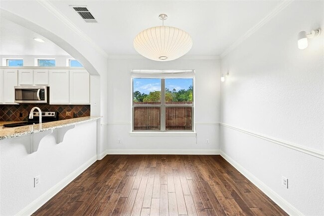 Building Photo - 430 Old Fitzhugh Rd