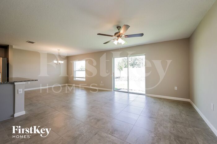 Building Photo - 619 Lindbergh Wy