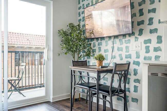 Building Photo - 542 Boulevard NE