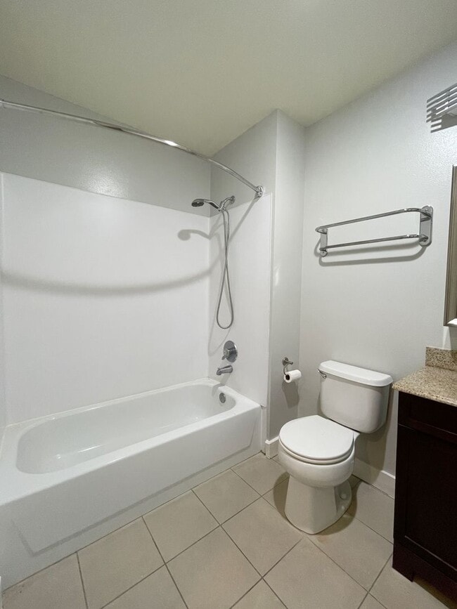 Building Photo - Cozy Urban 1BD/1BTH Condo for Lease in Belltown!