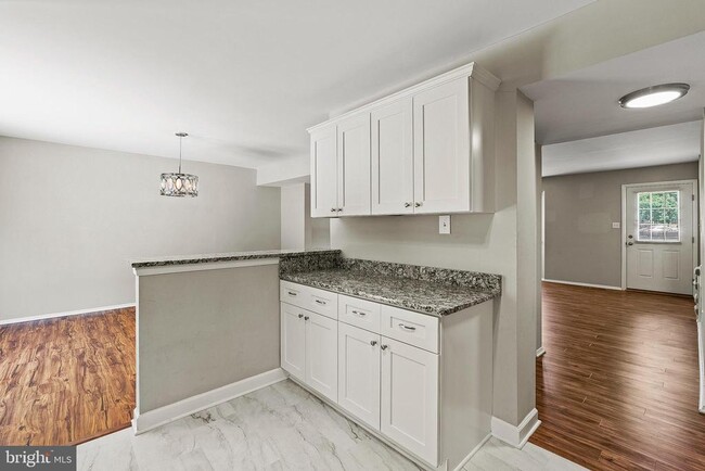Building Photo - 468 Cornell Ct