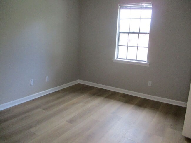 Building Photo - Updated 4 Br brick home in Martinez