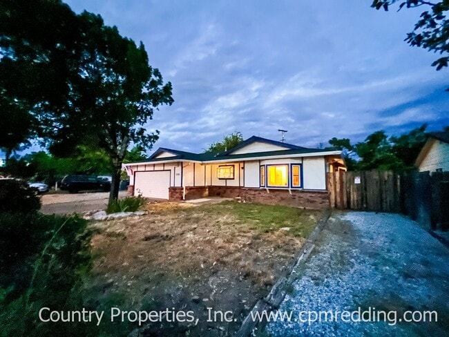 Building Photo - Spacious 3-Bedroom House with Gated Pool i...