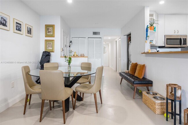 Building Photo - 166 Harbor Dr