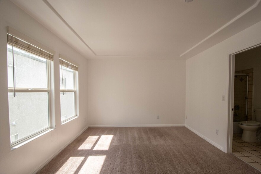 Building Photo - 4259 Dixie Canyon Ave