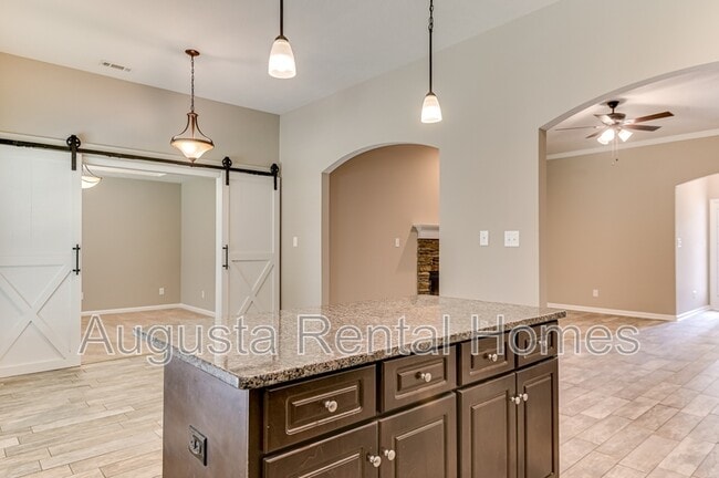 Building Photo - 724 Neville St