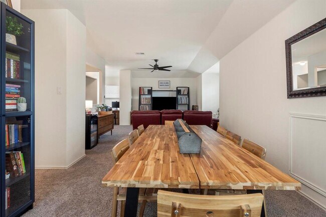 Building Photo - 5932 Bianca Dr