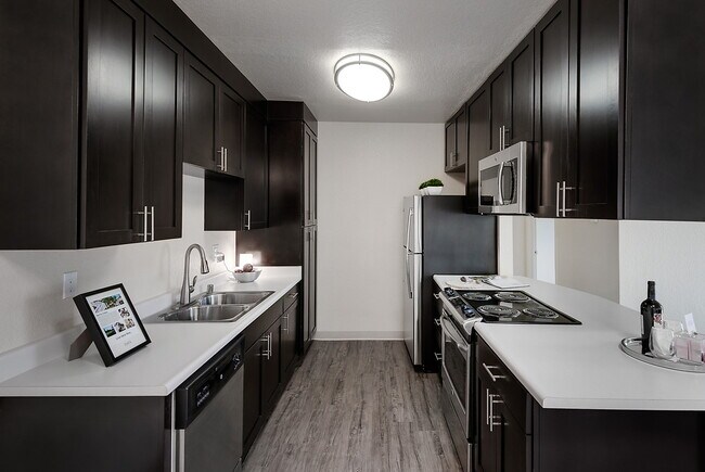 Building Photo - Bonita Cedars