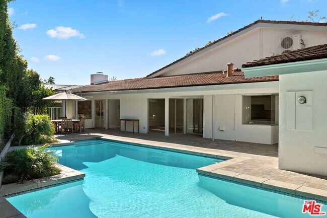 Building Photo - 650 N Tigertail Rd