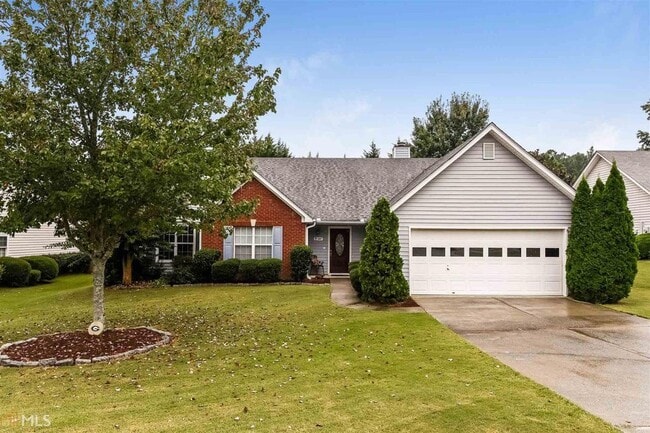 Rare ranch on level fenced lot - 387 Ayelsbury Ct