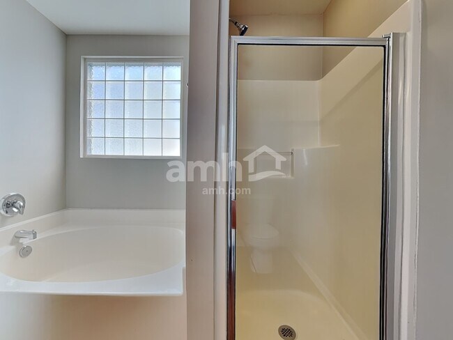 Building Photo - 4003 Saphire Ln