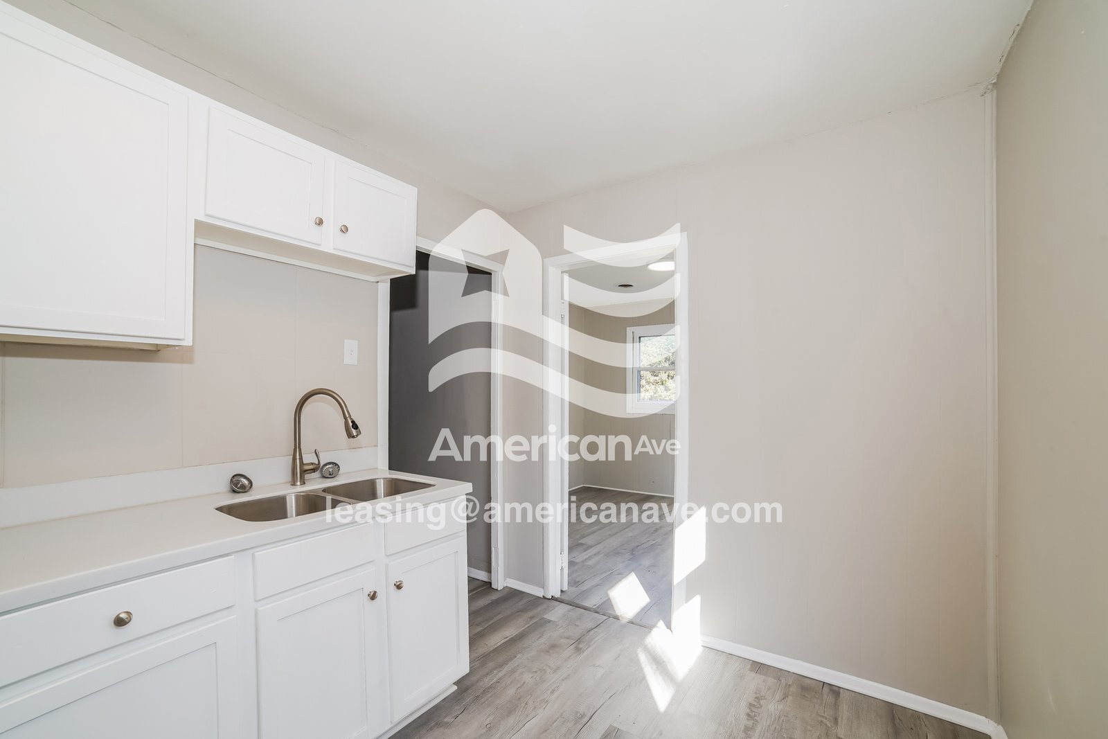 Building Photo - 823 W Bartlett Ct