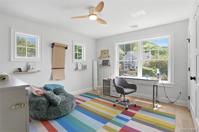 Building Photo - 33 Howland Ave