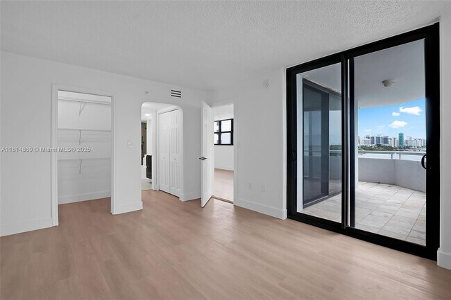 Building Photo - 6830 Indian Creek Dr