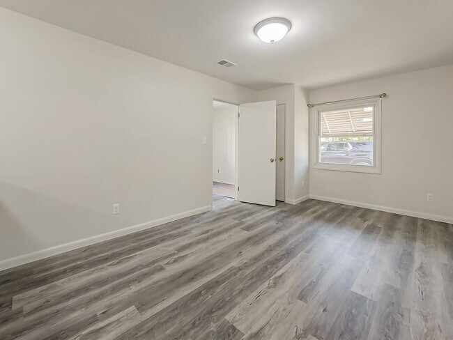 Building Photo - Freshly Updated 3-Bedroom Home in Farmington Hills!