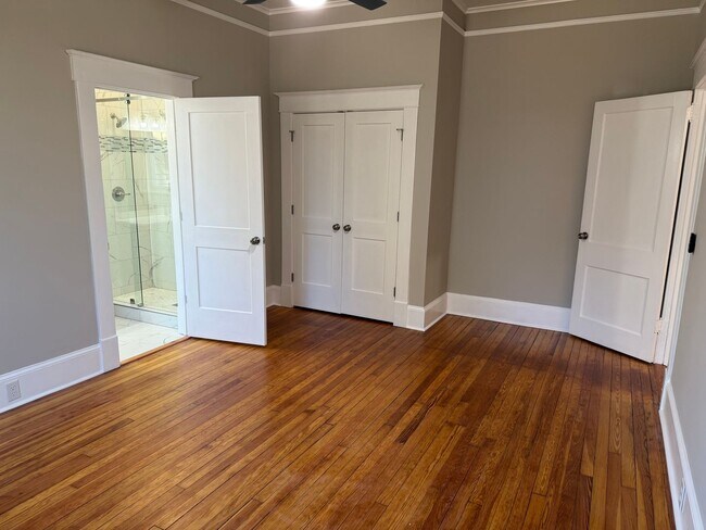 Building Photo - 4 Bedroom Fully Remodeled House Located in Five Points!