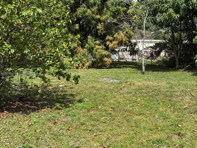 Building Photo - 16981 NE 8th Ct