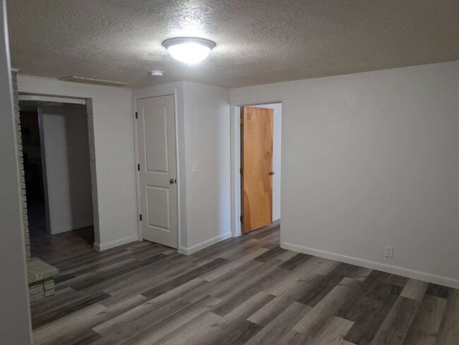 Building Photo - $500 OFF FIRST MONTH Rent 3 Bedroom Basement Apartment | All Utilities & Internet Included | Near...