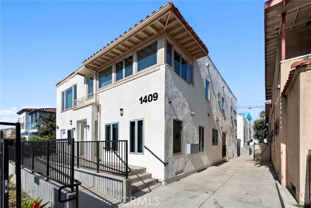 Primary Photo - 1409 N Hobart Blvd