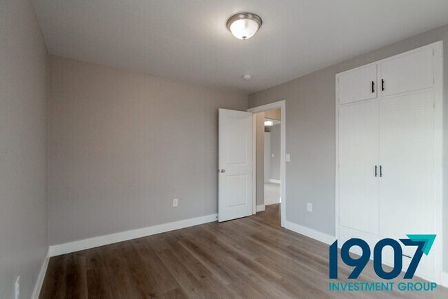 Building Photo - Completely Updated 3-Bed, 2-Bath Home in O...