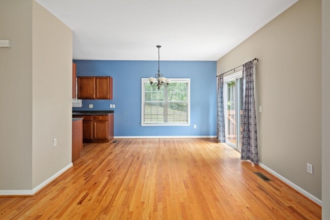 Building Photo - 3 Bedroom 1.5 bath house close to West Ash...