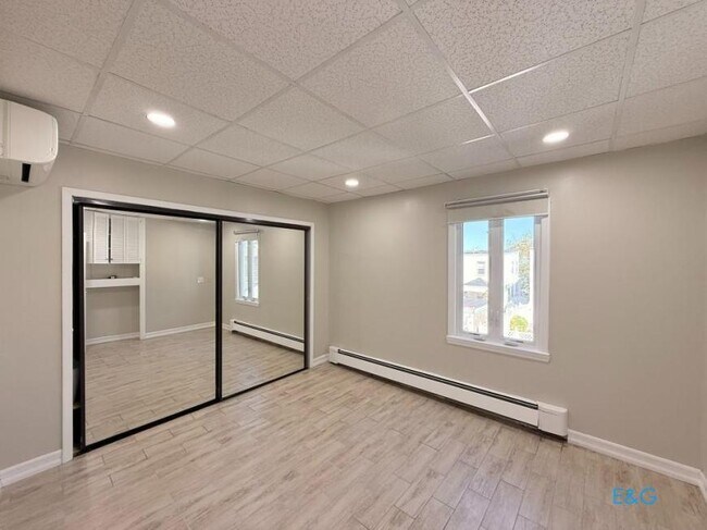 Building Photo - 1 bedroom in RIDGEWOOD NY 11385