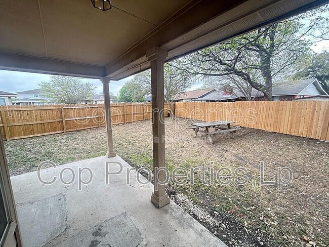 Building Photo - 307 Lucille