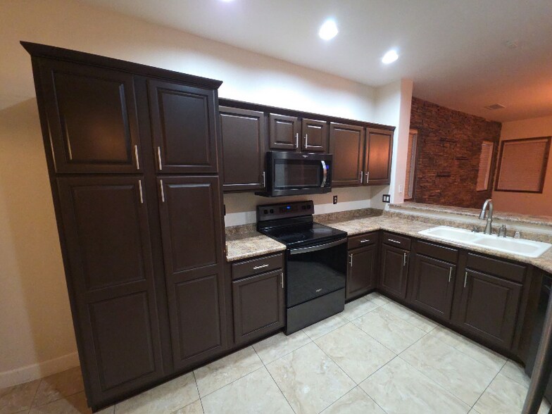 Building Photo - 17004 W Halifax Ln