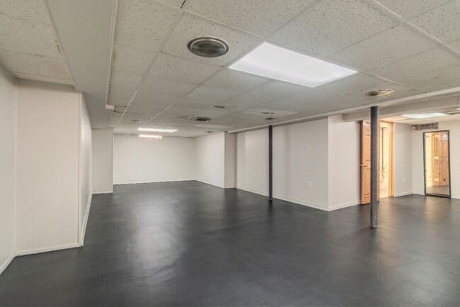 Building Photo - Charming 3-Bed, 2-Bath Brick Ranch in Saint Clair Shores – Move-In Ready!