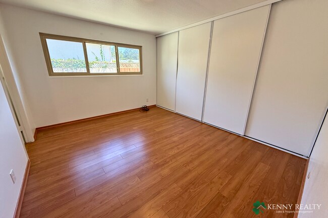 Building Photo - Large 4 Bedroom, 2 Bathroom Home with 2 Car Garage