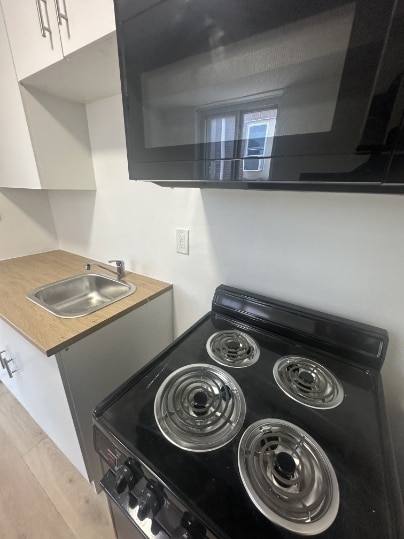 Building Photo - 17550 Lake Shore Blvd