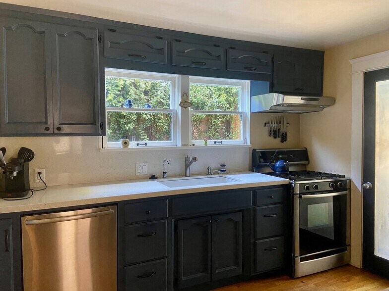Kitchen - 120 Magnolia St