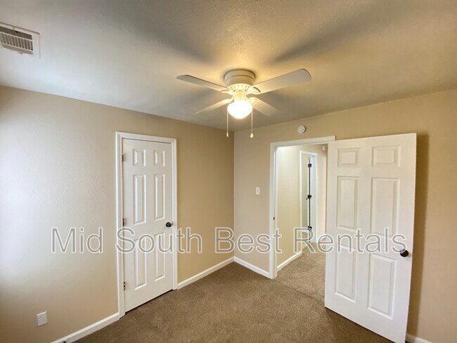 Building Photo - 1704 Cleoford Ave