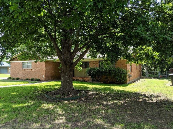 Primary Photo - 801 Hillside Dr