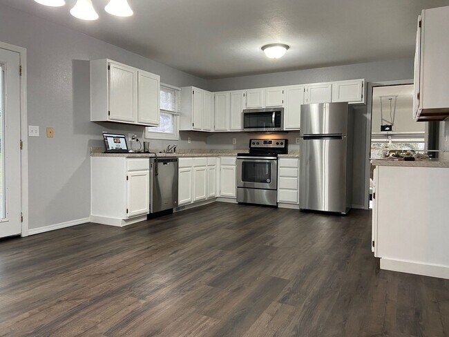 Building Photo - Single Family Home in Branson