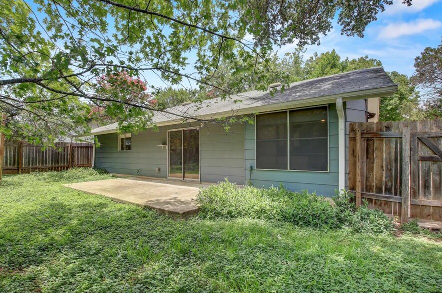 Building Photo - 705 Huntingdon Pl