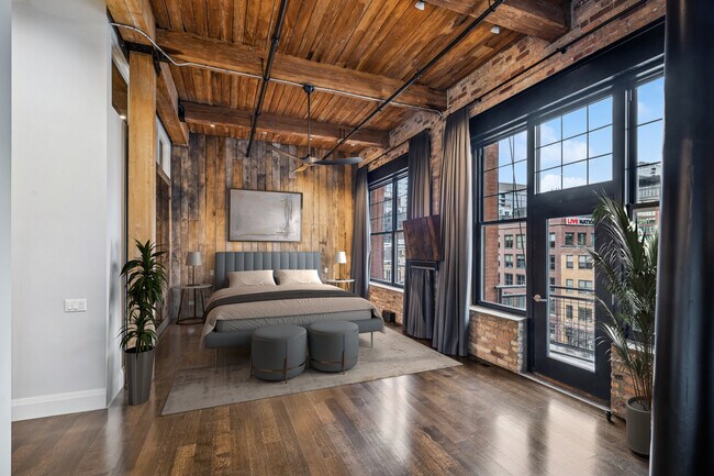 Building Photo - 1000 W Washington Blvd