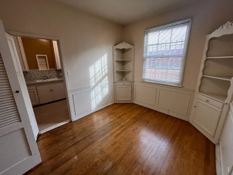 Building Photo - 139 Sweetzer Ave