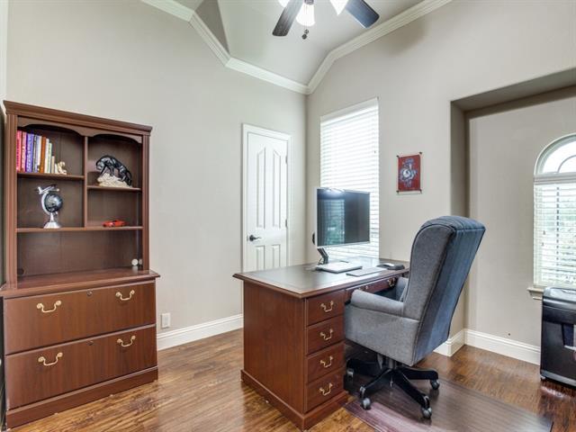 Building Photo - 804 Longhorn Drive