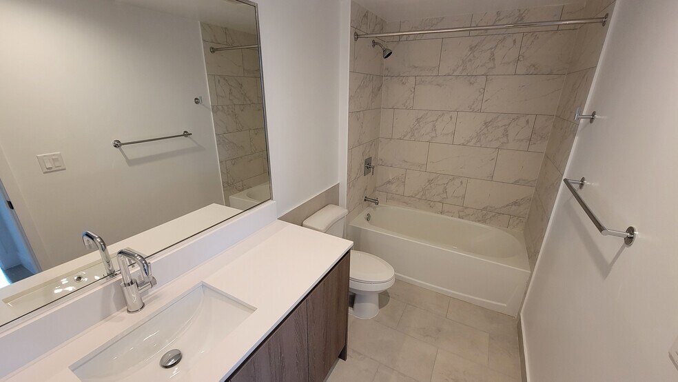 Building Photo - 2533 NE 183rd St