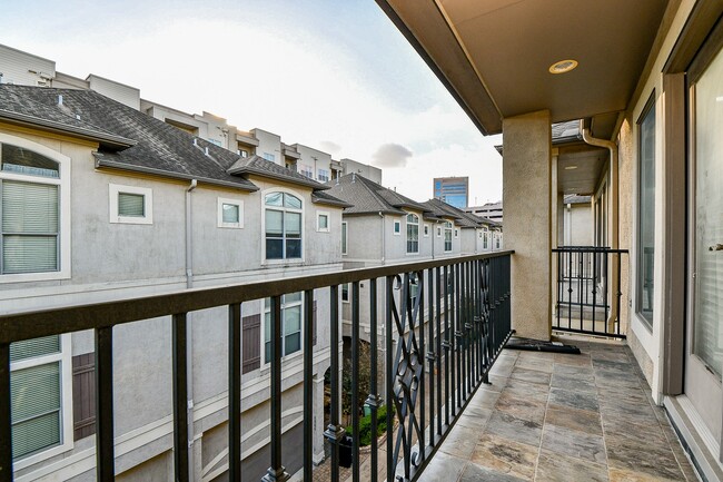 Building Photo - 6818 Staffordshire Blvd