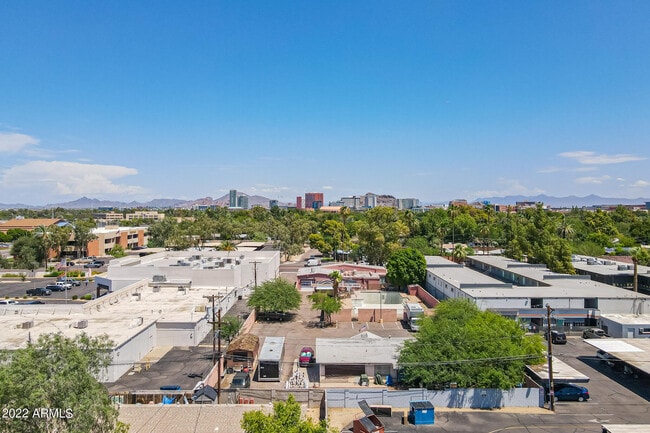 Building Photo - 37 E El Parque Dr